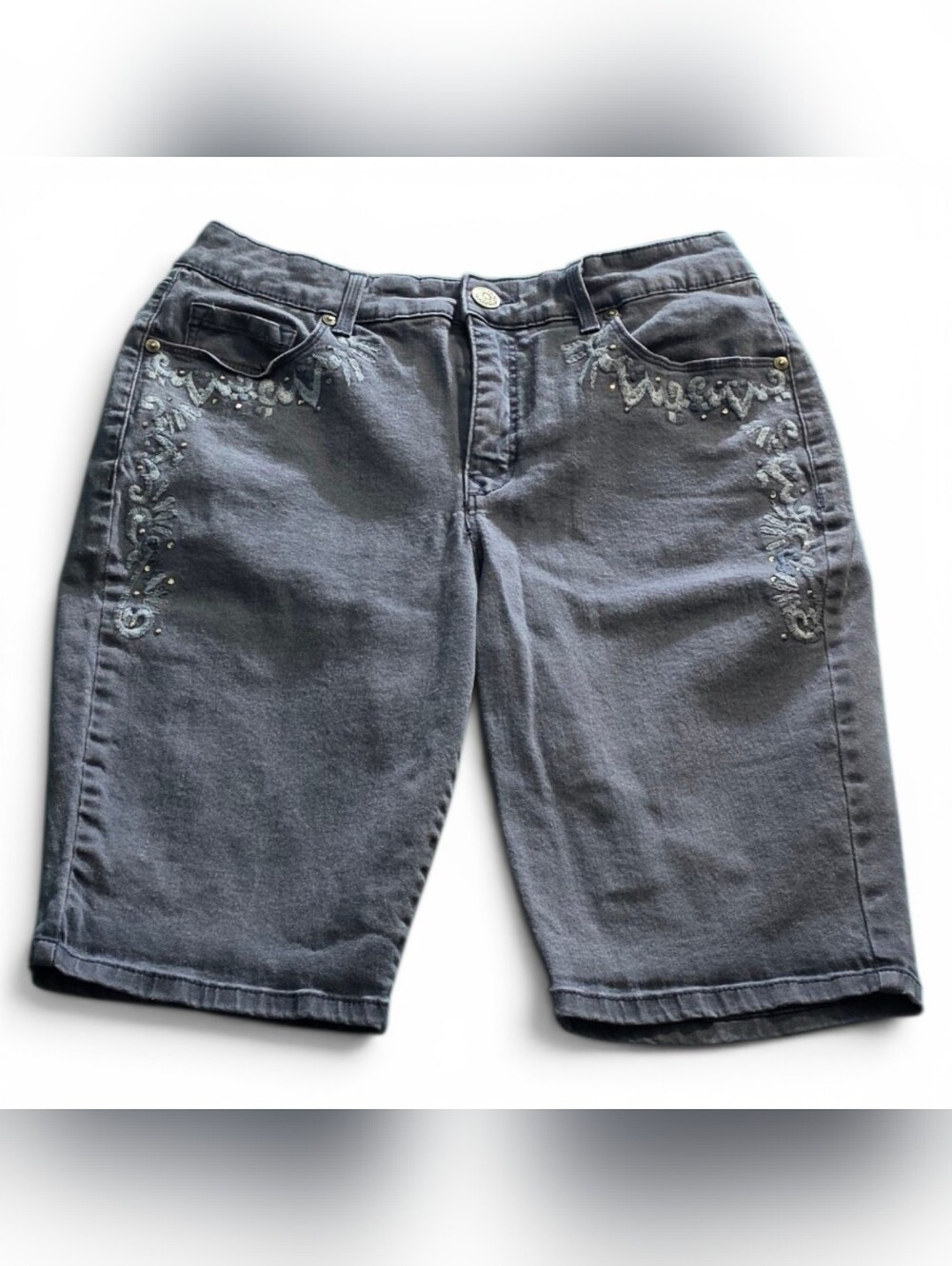 Gloria Vanderbilt Size 8 Navy Embroidered Rhinestone Bermuda Shorts 10”